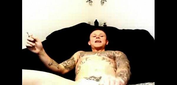  tattoed sexy guy smoking and verbal webcam show - sexyladcams.com